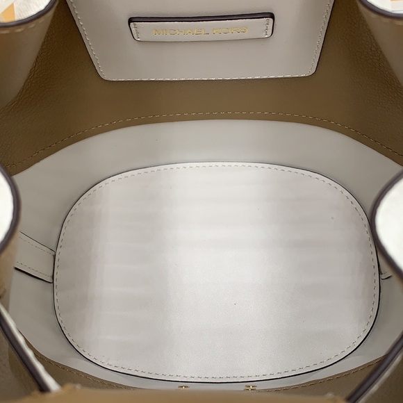 MICHAEL KORS  Reed Medium Pebbled Leather Bucket Bag Optic White NWT - Picture 11 of 16